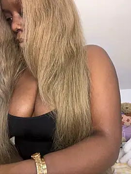 Snapshot of annelise_rouj chatting on 04/02/26, 07:00 annelise rouj online show from 04/02/26, 07:00