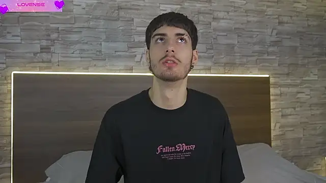 Snapshot of Enzo_Crown chatting on 04/01/26, 07:55 Enzo Crown online show from 04/01/26, 07:55