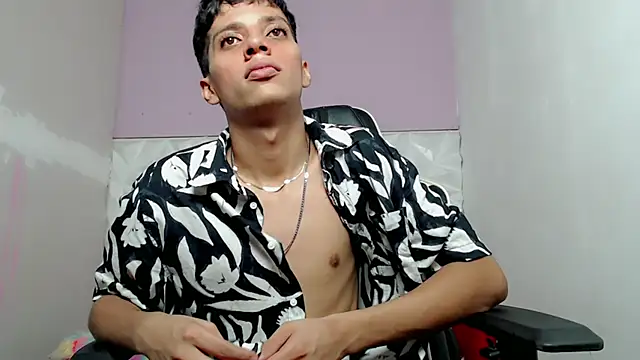 Snapshot of Yei_lee_ chatting on 05/06/26, 02:19 Yei lee online show from 05/06/26, 02:19