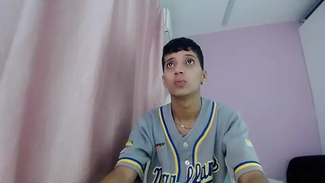 Snapshot of Yei_lee_ chatting on 05/14/26, 09:27 Yei lee online show from 05/14/26, 09:27