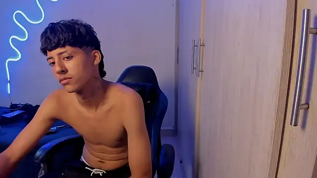 Snapshot of dante_martinez chatting on 04/02/26, 08:17 dante martinez online show from 04/02/26, 08:17