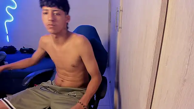 Snapshot of dante_martinez chatting on 04/03/26, 07:23 dante martinez online show from 04/03/26, 07:23