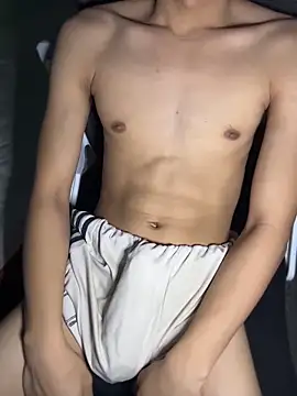 tuanhip online show from 04/18/26, 03:10