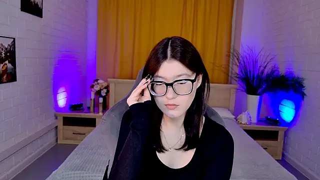 Snapshot of JennyGibson chatting on 04/17/26, 05:32 JennyGibson online show from 04/17/26, 05:32