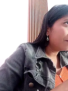 Snapshot of SofiaMendez1_ chatting on 04/11/26, 04:22 SofiaMendez1 online show from 04/11/26, 04:22