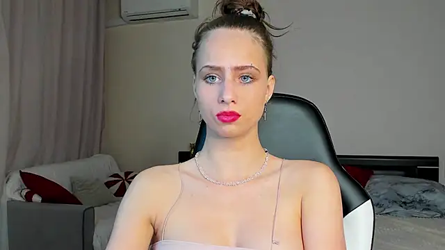 LoveBettie online show from 07/10/26, 02:52