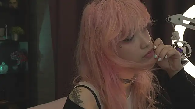 Snapshot of MikuMikiLeak chatting on 04/01/26, 08:37 MikuMikiLeak online show from 04/01/26, 08:37