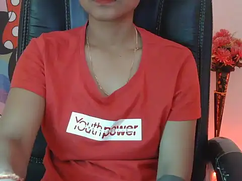 Snapshot of pari_darling chatting on 04/16/26, 02:23 pari darling online show from 04/16/26, 02:23