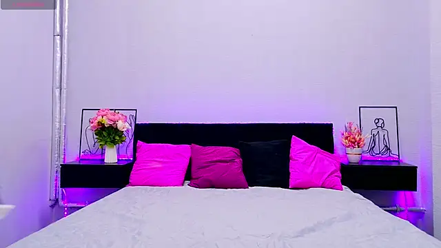 Snapshot of Nika_Vibe chatting on 04/04/26, 01:59 Nika Vibe online show from 04/04/26, 01:59