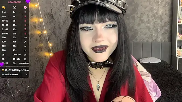 Snapshot of EmilyEmbears chatting on 06/15/26, 07:21 EmilyEmbears online show from 06/15/26, 07:21