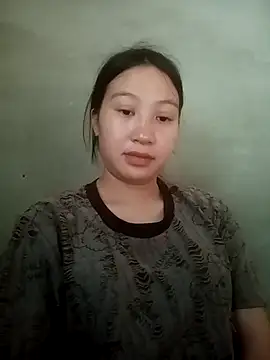 lucynguyen2 online show from 04/02/26, 09:40