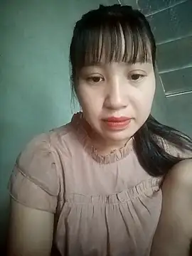 lucynguyen2 online show from 04/24/26, 01:52