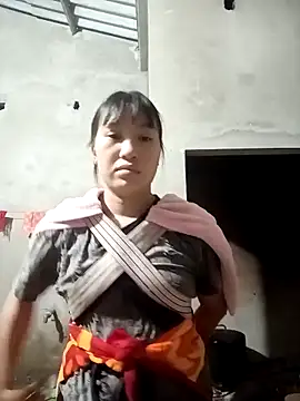 lucynguyen2 online show from 04/27/26, 07:34