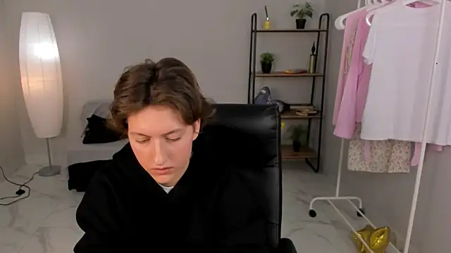 Snapshot of Klare_Jinn chatting on 04/04/26, 01:19 Klare Jinn online show from 04/04/26, 01:19