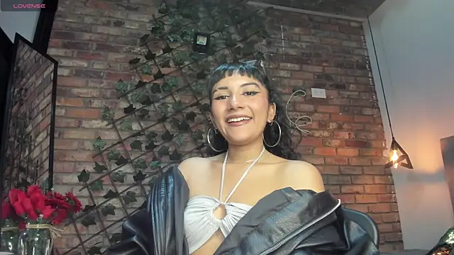 Snapshot of Hanna_Clark__ chatting on 05/15/26, 02:46 Hanna Clark online show from 05/15/26, 02:46