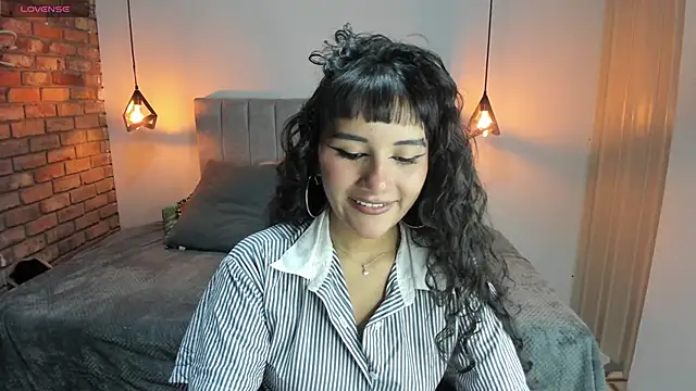 Snapshot of Hanna_Clark__ chatting on 05/25/26, 12:00 Hanna Clark online show from 05/25/26, 12:00