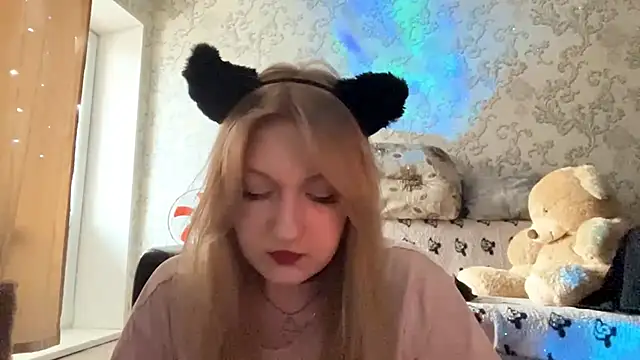 Snapshot of SilenttTide chatting on 04/02/26, 10:24 SilenttTide online show from 04/02/26, 10:24