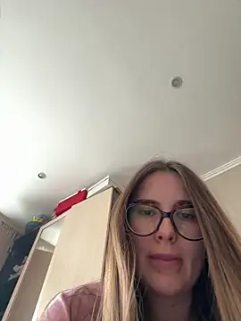 Snapshot of Lindasix chatting on 04/03/26, 10:13 Lindasix online show from 04/03/26, 10:13