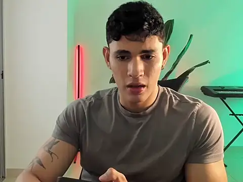 Snapshot of Massimo_Rinaldi chatting on 04/10/26, 03:34 Massimo Rinaldi online show from 04/10/26, 03:34