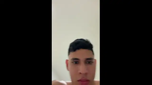 Snapshot of Massimo_Rinaldi chatting on 05/17/26, 01:58 Massimo Rinaldi online show from 05/17/26, 01:58
