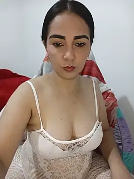 Snapshot of Emily_Divi69 chatting on 05/13/26, 01:03 Emily Divi69 online show from 05/13/26, 01:03