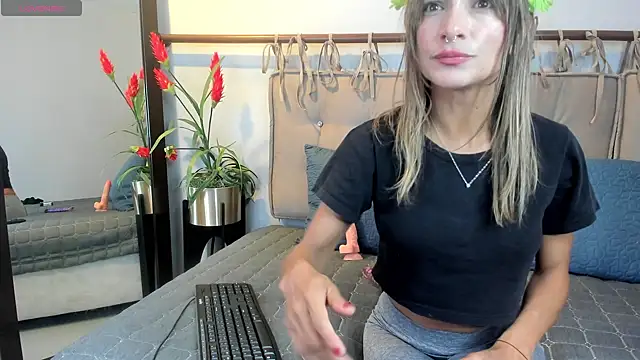Snapshot of alma_rose_ chatting on 04/30/26, 07:53 alma rose online show from 04/30/26, 07:53