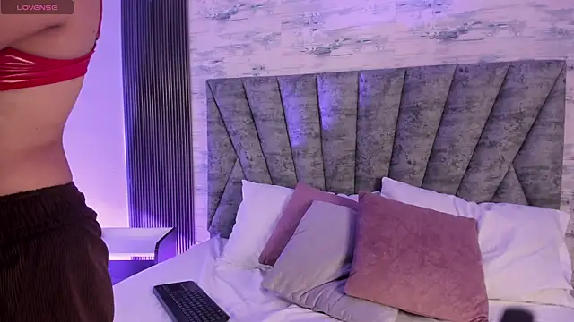 Snapshot of Shashadeluxe chatting on 04/03/26, 03:04 Shashadeluxe online show from 04/03/26, 03:04