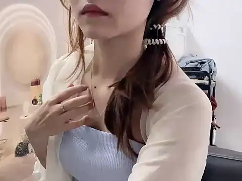 Snapshot of ___Nami___ chatting on 04/21/26, 12:34 Nami online show from 04/21/26, 12:34