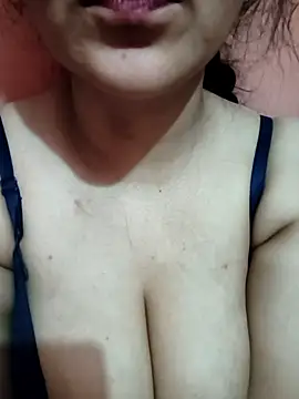 Snapshot of zoya_khan_786786 chatting on 04/03/26, 05:55 zoya khan 786786 online show from 04/03/26, 05:55