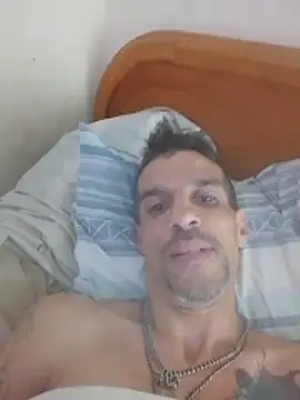 Snapshot of Guillelp chatting on 04/27/26, 03:32 Guillelp online show from 04/27/26, 03:32