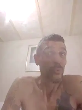 Snapshot of Guillelp chatting on 05/19/26, 01:56 Guillelp online show from 05/19/26, 01:56