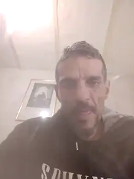 Snapshot of Guillelp chatting on 05/23/26, 03:56 Guillelp online show from 05/23/26, 03:56