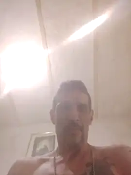 Snapshot of Guillelp chatting on 06/07/26, 02:05 Guillelp online show from 06/07/26, 02:05