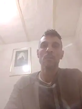 Snapshot of Guillelp chatting on 06/13/26, 01:53 Guillelp online show from 06/13/26, 01:53