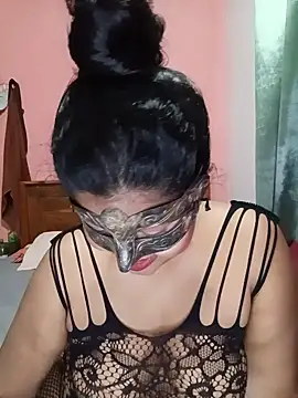 Maskedcurves online show from 06/10/26, 08:24