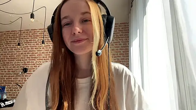 Snapshot of ElinRima chatting on 04/04/26, 10:35 ElinRima online show from 04/04/26, 10:35