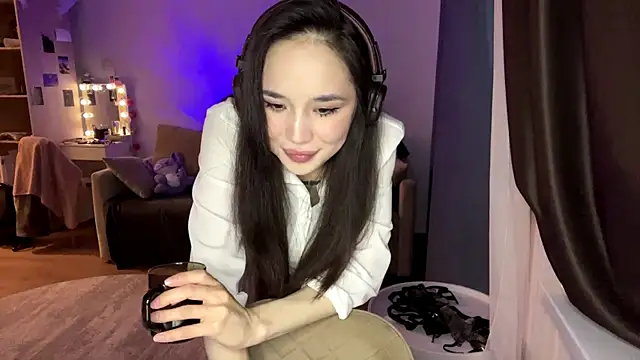 Snapshot of Elizabetswan chatting on 05/17/26, 12:41 Elizabetswan online show from 05/17/26, 12:41