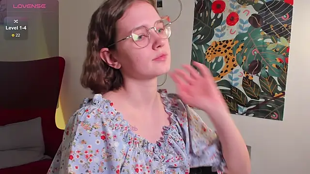 Snapshot of Mia_Moone chatting on 04/04/26, 02:47 Mia Moone online show from 04/04/26, 02:47