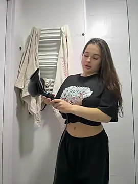 Snapshot of MonikaLoveXx chatting on 04/06/26, 11:55 MonikaLoveXx online show from 04/06/26, 11:55