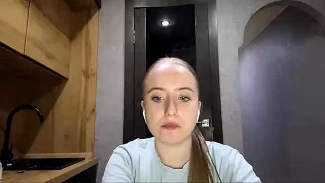 Snapshot of SabinaHaggen chatting on 05/18/26, 06:14 SabinaHaggen online show from 05/18/26, 06:14