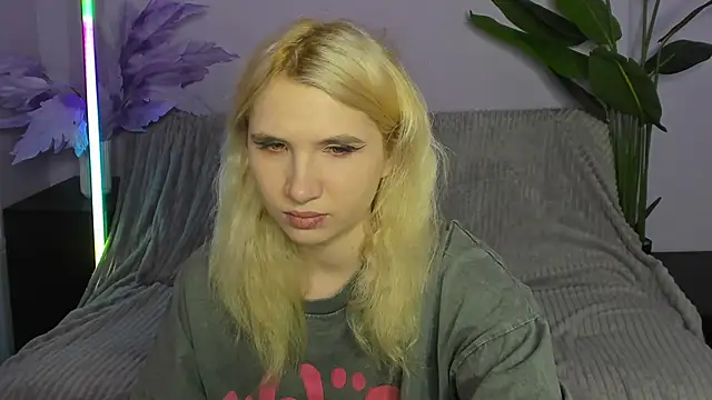 Snapshot of Kitty_Blondie chatting on 04/08/26, 02:22 Kitty Blondie online show from 04/08/26, 02:22