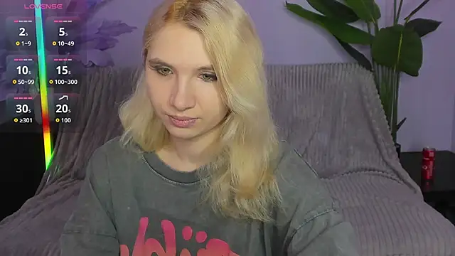 Snapshot of Kitty_Blondie chatting on 04/09/26, 02:33 Kitty Blondie online show from 04/09/26, 02:33