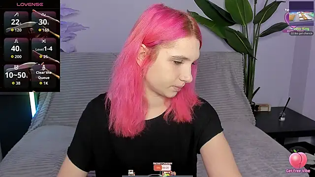Snapshot of Kitty_Blondie chatting on 04/21/26, 02:51 Kitty Blondie online show from 04/21/26, 02:51