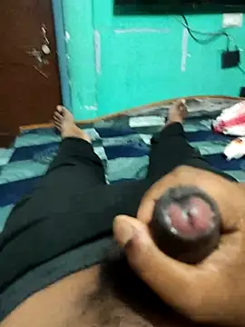 Snapshot of smalldick691333 chatting on 04/05/26, 12:35 smalldick691333 online show from 04/05/26, 12:35