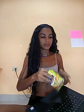 La ReynaZendeya online show from 04/10/26, 01:49