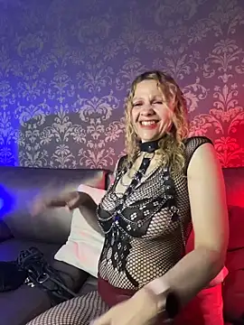Snapshot of EvangelineLove_ chatting on 06/19/26, 12:42 EvangelineLove online show from 06/19/26, 12:42