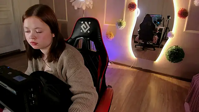 Snapshot of Astra_Shade chatting on 04/07/26, 02:39 Astra Shade online show from 04/07/26, 02:39