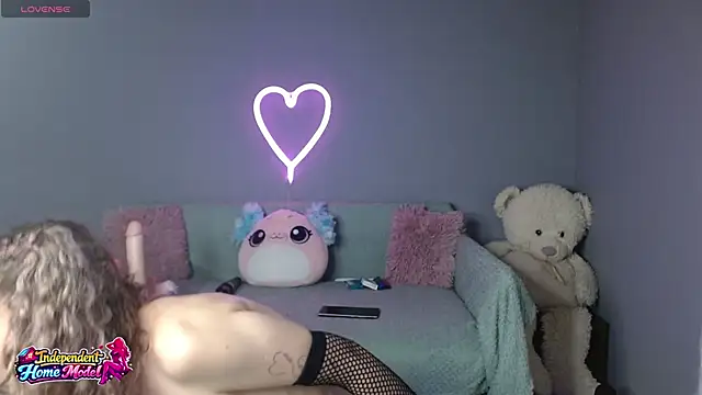 Snapshot of Bea_doll chatting on 05/14/26, 01:12 Bea doll online show from 05/14/26, 01:12