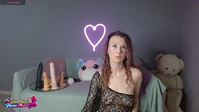 Snapshot of Bea_doll chatting on 05/20/26, 01:45 Bea doll online show from 05/20/26, 01:45