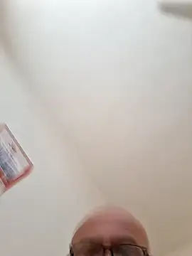 Snapshot of julenvcia chatting on 04/13/26, 01:49 julenvcia online show from 04/13/26, 01:49